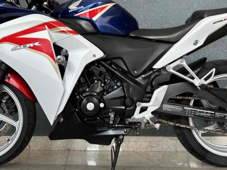 HONDA CBR 250 R, Foto 4