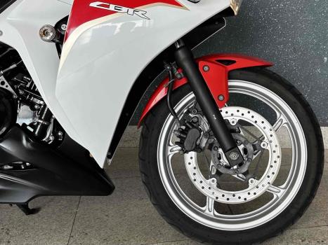 HONDA CBR 250 R, Foto 13