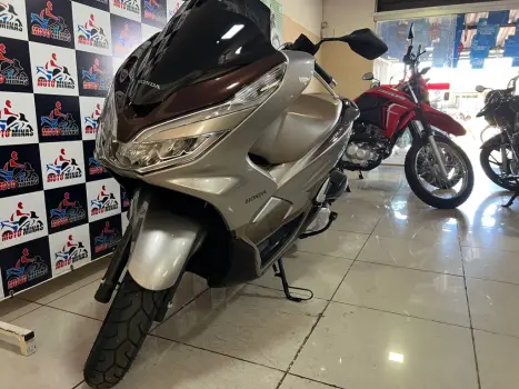 HONDA PCX 150 DLX, Foto 2