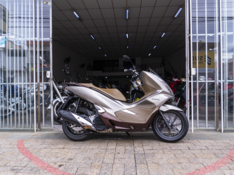 HONDA PCX 150 DLX, Foto 2