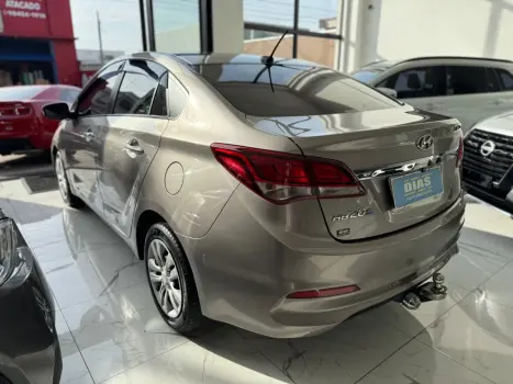 HYUNDAI HB 20 Sedan 1.0 12V 4P FLEX COMFORT PLUS, Foto 4