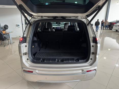 JEEP Commander 2.0 16V 4P TD380 OVERLAND TURBO DIESEL AUTOMTICO, Foto 16