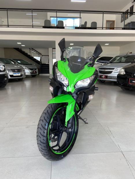KAWASAKI Ninja 300 ABS, Foto 2