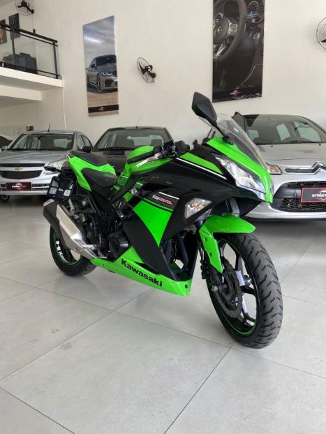 KAWASAKI Ninja 300 ABS, Foto 3