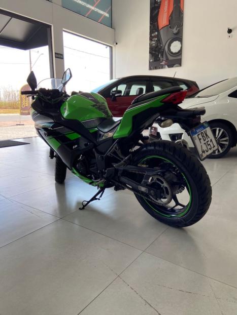 KAWASAKI Ninja 300 ABS, Foto 5