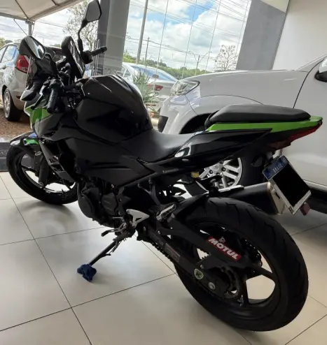 KAWASAKI Z 400 ABS, Foto 3