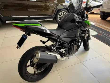 KAWASAKI Z 400 ABS, Foto 4