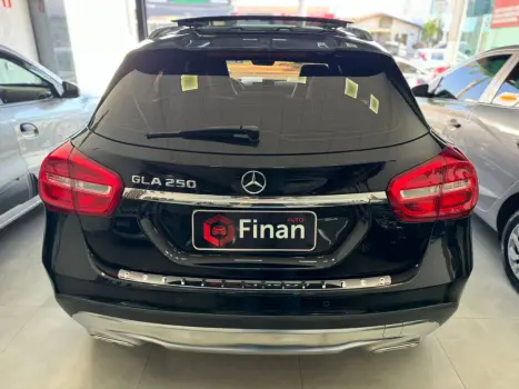 MERCEDES-BENZ GLA 250 2.0 16V 4P SPORT TURBO AUTOMTICO, Foto 3