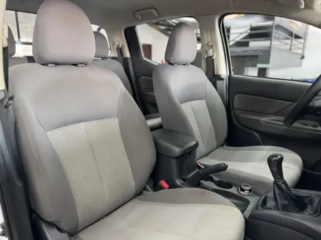 MITSUBISHI L 200 2.5 4X4 CABINE DUPLA DIESEL, Foto 11