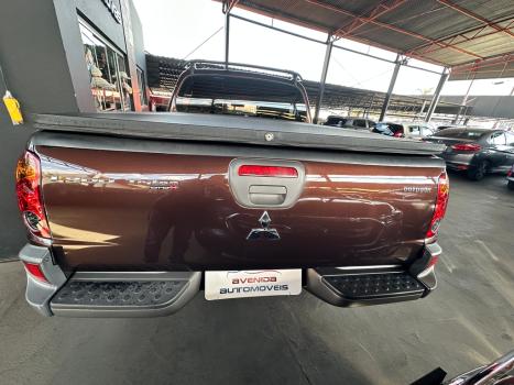 MITSUBISHI L 200 Outdoor 3.2 16V 4X4 CABINE DUPLA TURBO DIESEL INTERCOOLER AUTOMTICO, Foto 8