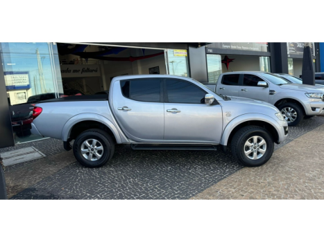 MITSUBISHI L 200 Triton 3.5 V6 HPE 4X4 FLEX CABINE DUPLA AUTOMTICO, Foto 4