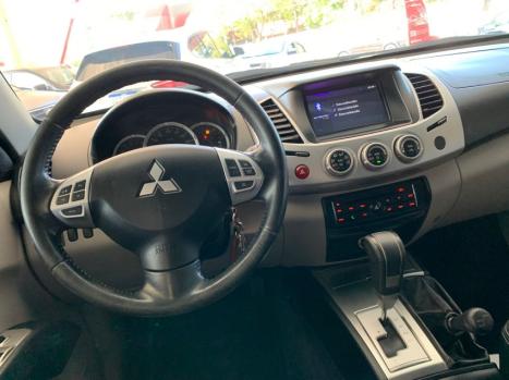 MITSUBISHI L 200 Triton 3.5 V6 HPE 4X4 FLEX CABINE DUPLA AUTOMTICO, Foto 7