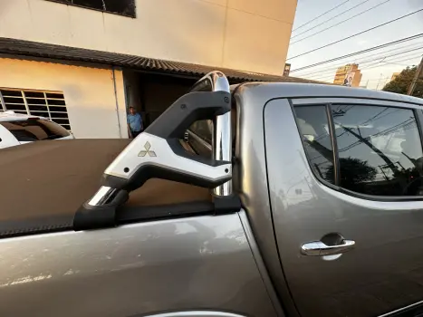 MITSUBISHI L 200 Triton 2.4 16V FLEX HLS CHROME CABINE DUPLA, Foto 12