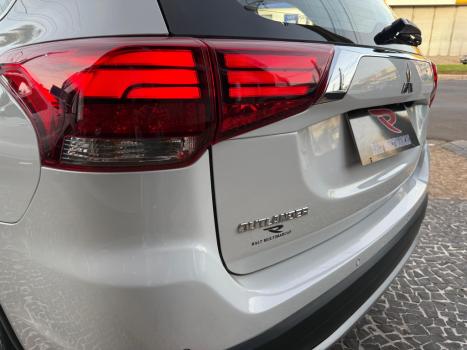 MITSUBISHI Outlander 2.2 16V 4P 4X4 HPE-S AWD DIESEL AUTOMTICO, Foto 9