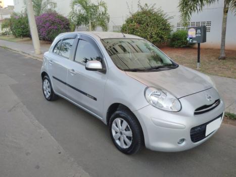 NISSAN March 1.0 12V 4P S FLEX, Foto 4