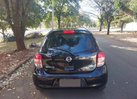 NISSAN March 1.6 16V 4P SR FLEX, Foto 9