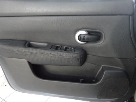 NISSAN Tiida Hatch 1.8 16V S 4P, Foto 9