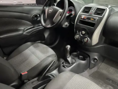 NISSAN Versa Sedan 1.0 4P FLEX S, Foto 2