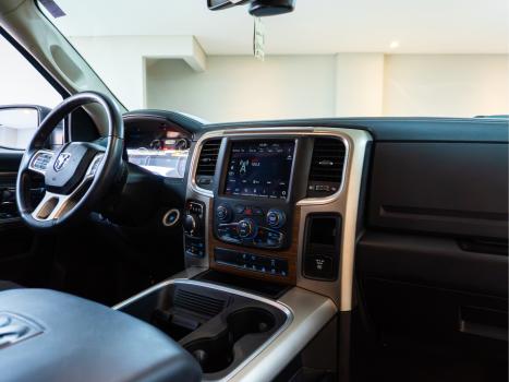 RAM 1500 5.7 V8 CLASSIC LARAMIE CABINE DUPLA 4X4 AUTOMTICO, Foto 6
