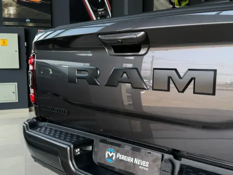 RAM 2500 6.7 I6 24V SLT CABINE DUPLA TURBO DIESEL NIGHT EDITION 4X4 AUTOMTICO, Foto 16