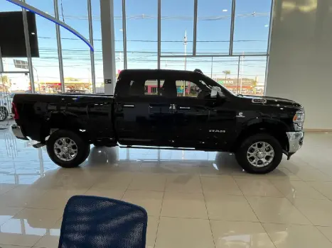 RAM 2500 6.7 I6 24V SLT CABINE DUPLA TURBO DIESEL LARAMIE 4X4 AUTOMTICO, Foto 4