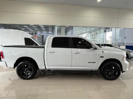 RAM Classic 5.7 V8 32V 4P HEMI LARAMIE NIGHT EDITION AUTOMTICO, Foto 4