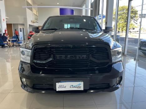 RAM Classic 5.7 V8 32V 4P HEMI LARAMIE NIGHT EDITION AUTOMTICO, Foto 2