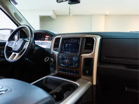 RAM Classic 5.7 V8 32V 4P HEMI LARAMIE AUTOMTICO, Foto 6