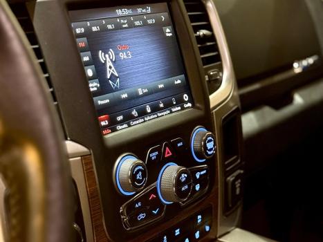 RAM Classic 5.7 V8 32V 4P HEMI LARAMIE AUTOMTICO, Foto 19