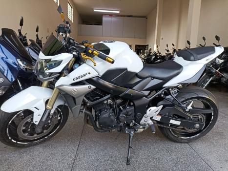 SUZUKI GSR 750 , Foto 2