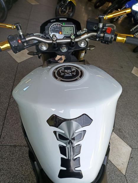 SUZUKI GSR 750 , Foto 7