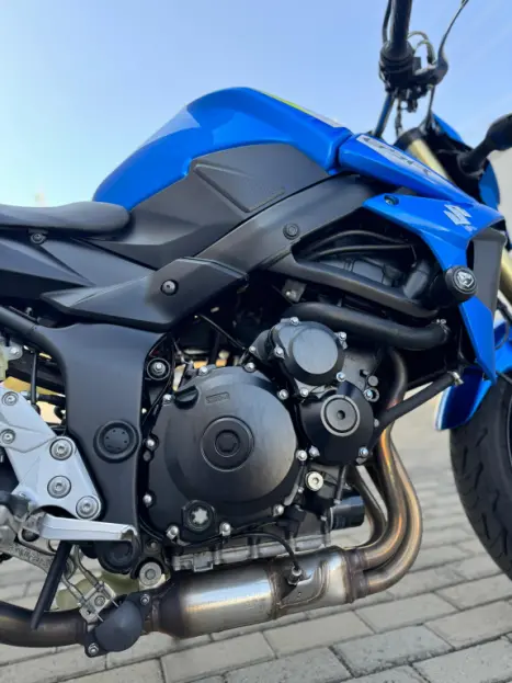 SUZUKI GSR 750 , Foto 8