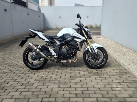 SUZUKI GSR 750 , Foto 1