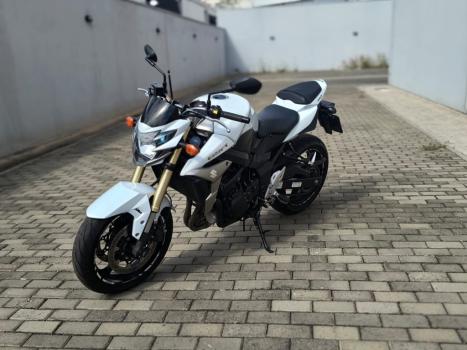 SUZUKI GSR 750 , Foto 4