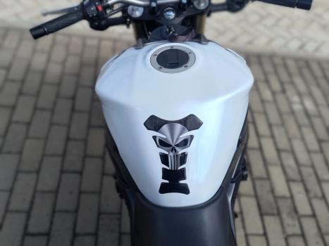 SUZUKI GSR 750 , Foto 7