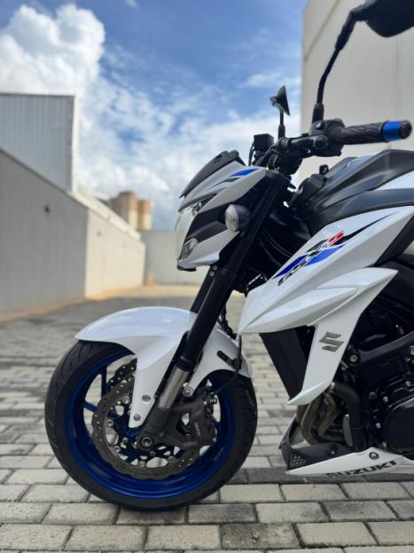 SUZUKI GSX-S 750 ABS, Foto 4