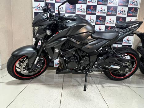 SUZUKI GSX-S 750 ABS, Foto 1
