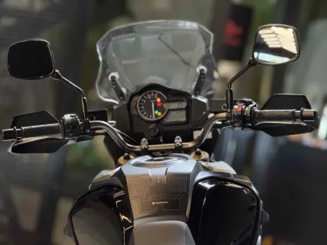 SUZUKI V-Strom DL 1000 A, Foto 7