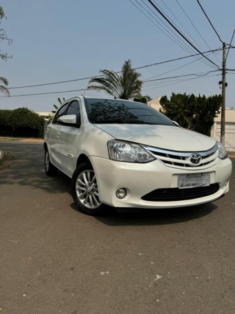 TOYOTA Etios Hatch 1.5 16V 4P FLEX XLS, Foto 2