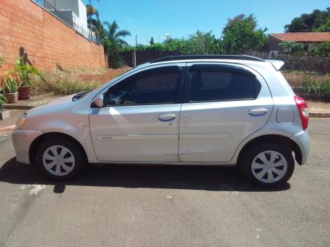 TOYOTA Etios Hatch 1.3 16V 4P FLEX XS, Foto 4