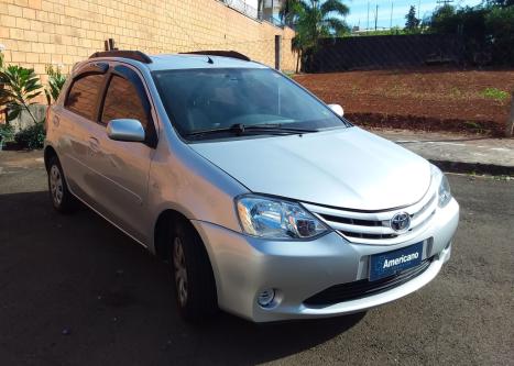 TOYOTA Etios Hatch 1.3 16V 4P FLEX XS, Foto 3