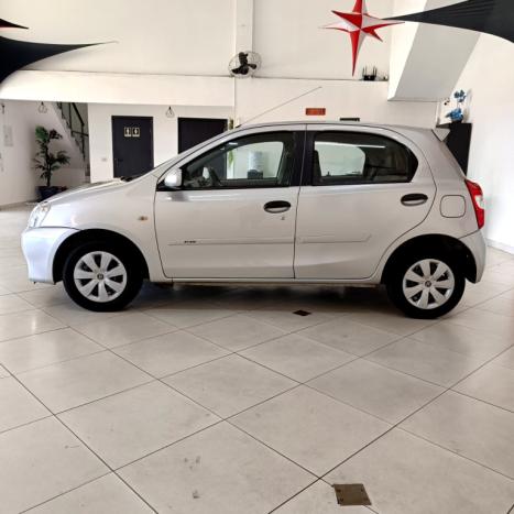 TOYOTA Etios Hatch 1.3 16V 4P FLEX X, Foto 3