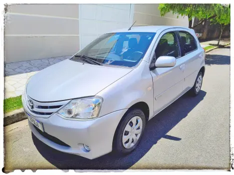 TOYOTA Etios Hatch 1.3 16V 4P FLEX XS, Foto 1