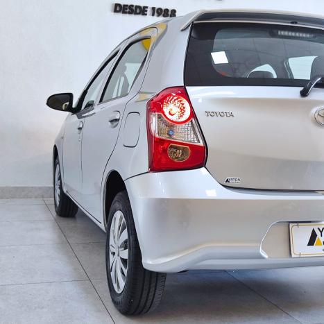 TOYOTA Etios Hatch 1.3 16V 4P FLEX X, Foto 8