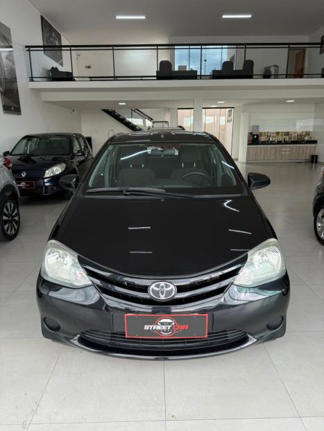 TOYOTA Etios Hatch 1.3 16V 4P FLEX X, Foto 2