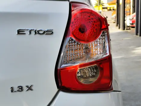 TOYOTA Etios Hatch 1.3 16V 4P FLEX X, Foto 10