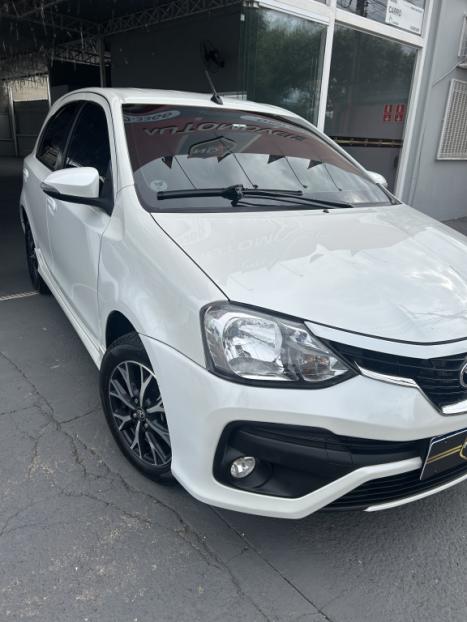 TOYOTA Etios Hatch 1.5 16V 4P FLEX PLATINUM AUTOMTICO, Foto 2