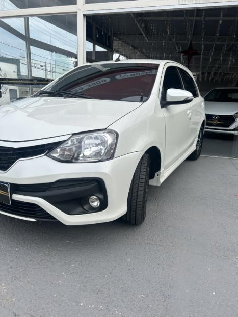 TOYOTA Etios Hatch 1.5 16V 4P FLEX PLATINUM AUTOMTICO, Foto 3