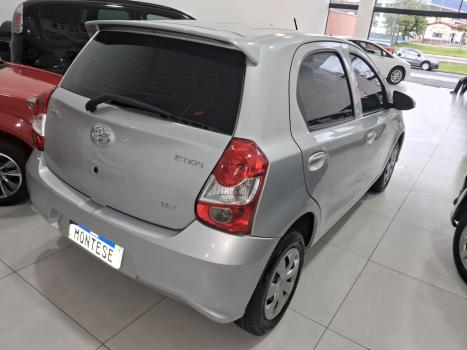 TOYOTA Etios Hatch 1.3 16V 4P FLEX X AUTOMTICO, Foto 4