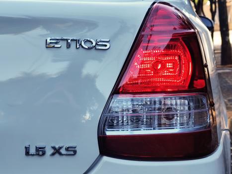 TOYOTA Etios Hatch 1.5 16V 4P FLEX XS AUTOMTICO, Foto 9